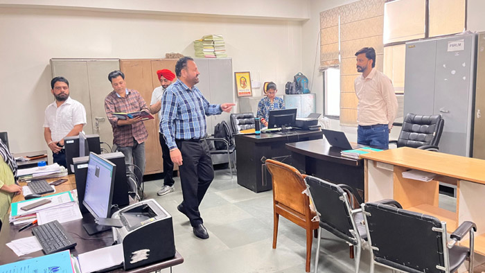 During the checking of the offices, 5 employees were found absent